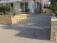 Parking lot Novalja, Pag, Parking lot 9370 - Apartments with pebble beach.