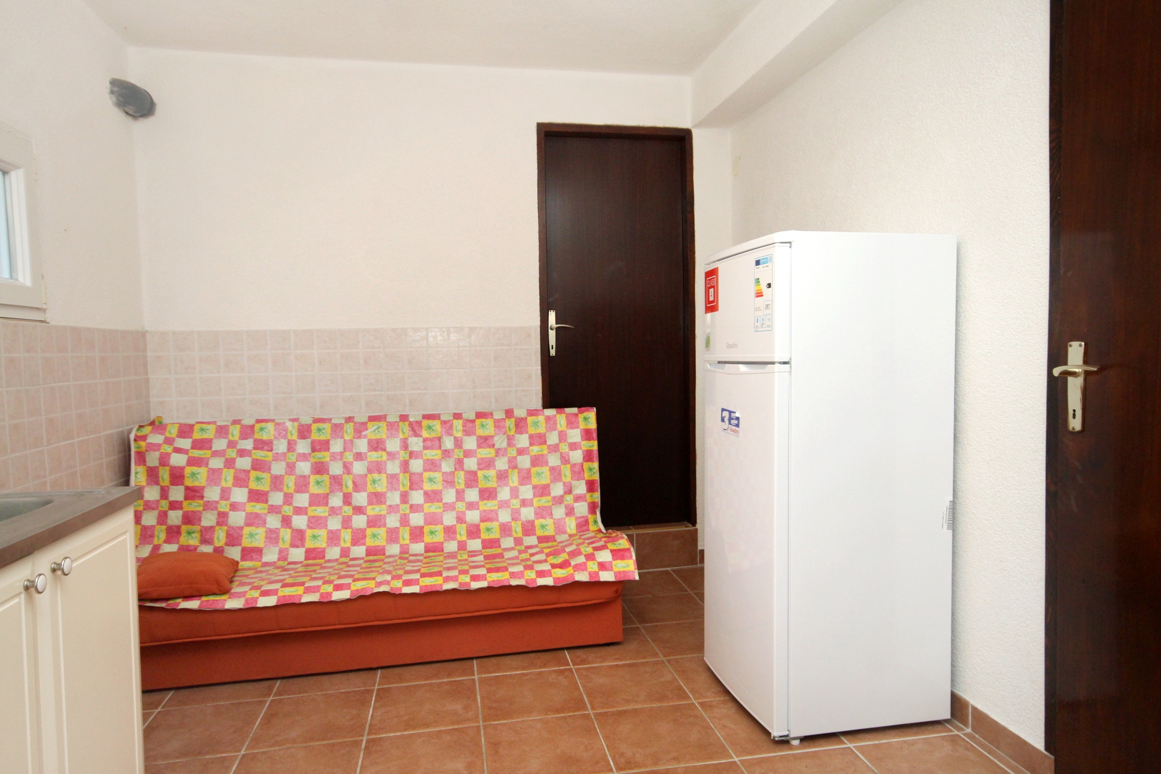 One bedroom apartment near beach Kustići, Pag (A-9381-d)
