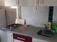 Kuchyně Dinjiška, Kuchyně v ubytování typu studio-apartment, s klimatizací, domácí mazlíčci povoleni a WiFi.