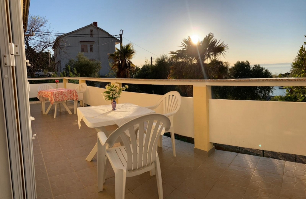 Three bedroom apartment with terrace and sea view Lun, Pag  A-a