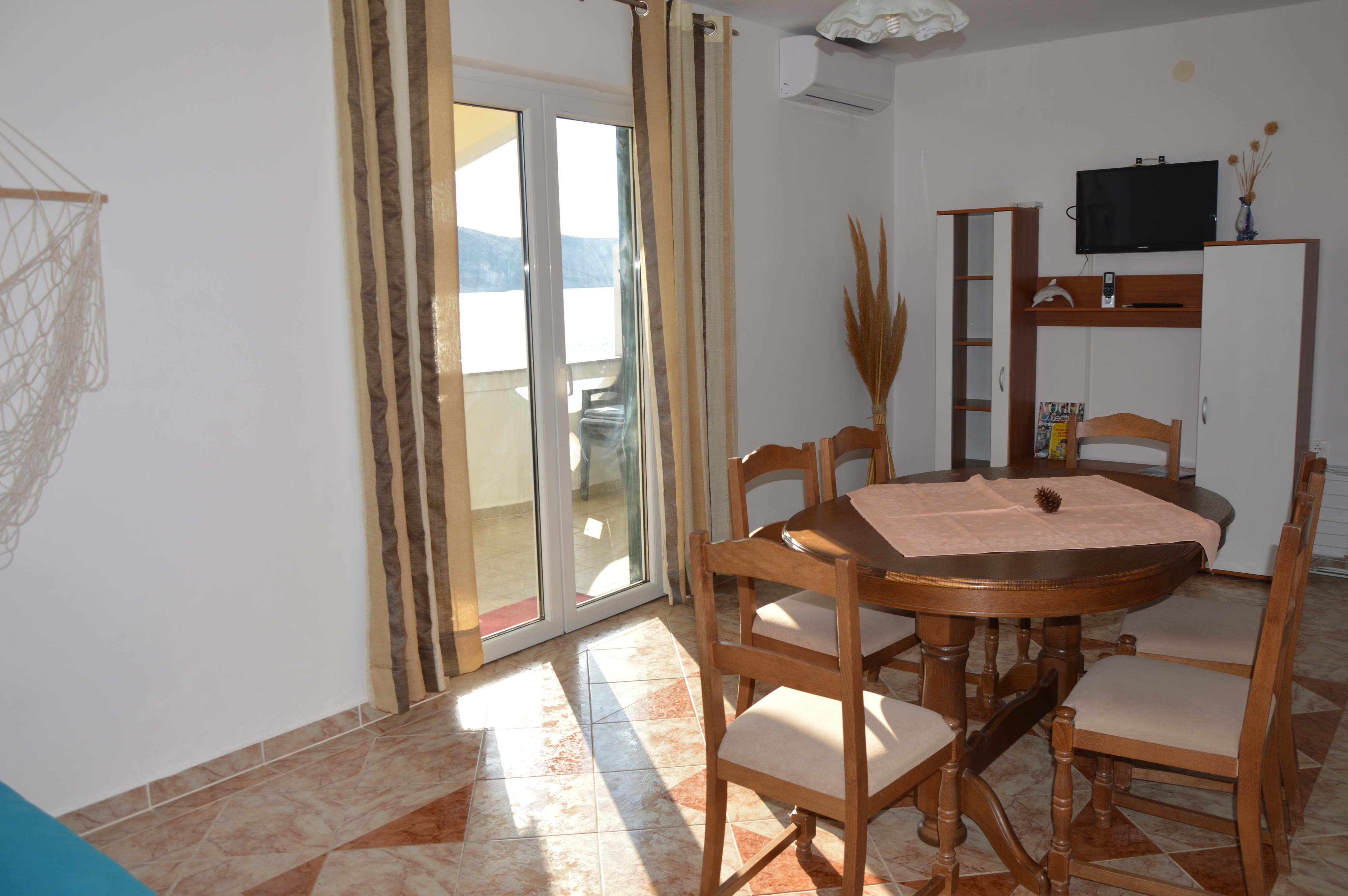 Two bedroom apartment near beach Stara Novalja, Pag (A-9396-a)