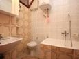 Salle de bain Seget Vranjica, Salle de bain dans l’hébergement en type apartment, animaux acceptés et WiFi.