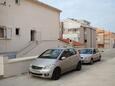 Parkolóhely Vidalići, Pag, Parkolóhely 9415 - Apartmanok a tenger közelében kavicsos stranddal.
