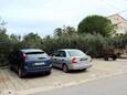 Novalja, Pag, Parkeerplaats 9419 - Appartementen with pebble beach.