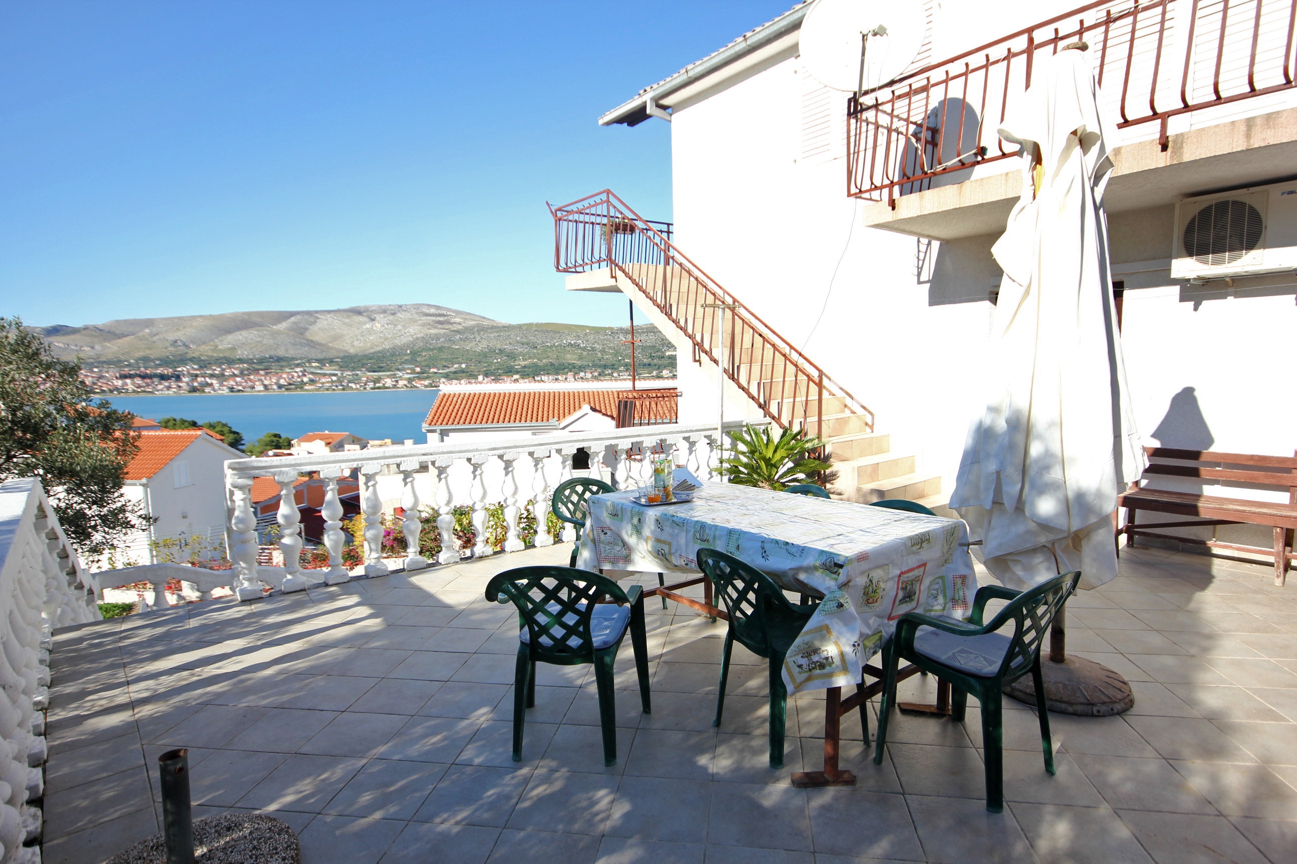 Three bedroom apartment with balcony and sea view Mastrinka, Čiovo (A-9428-a)