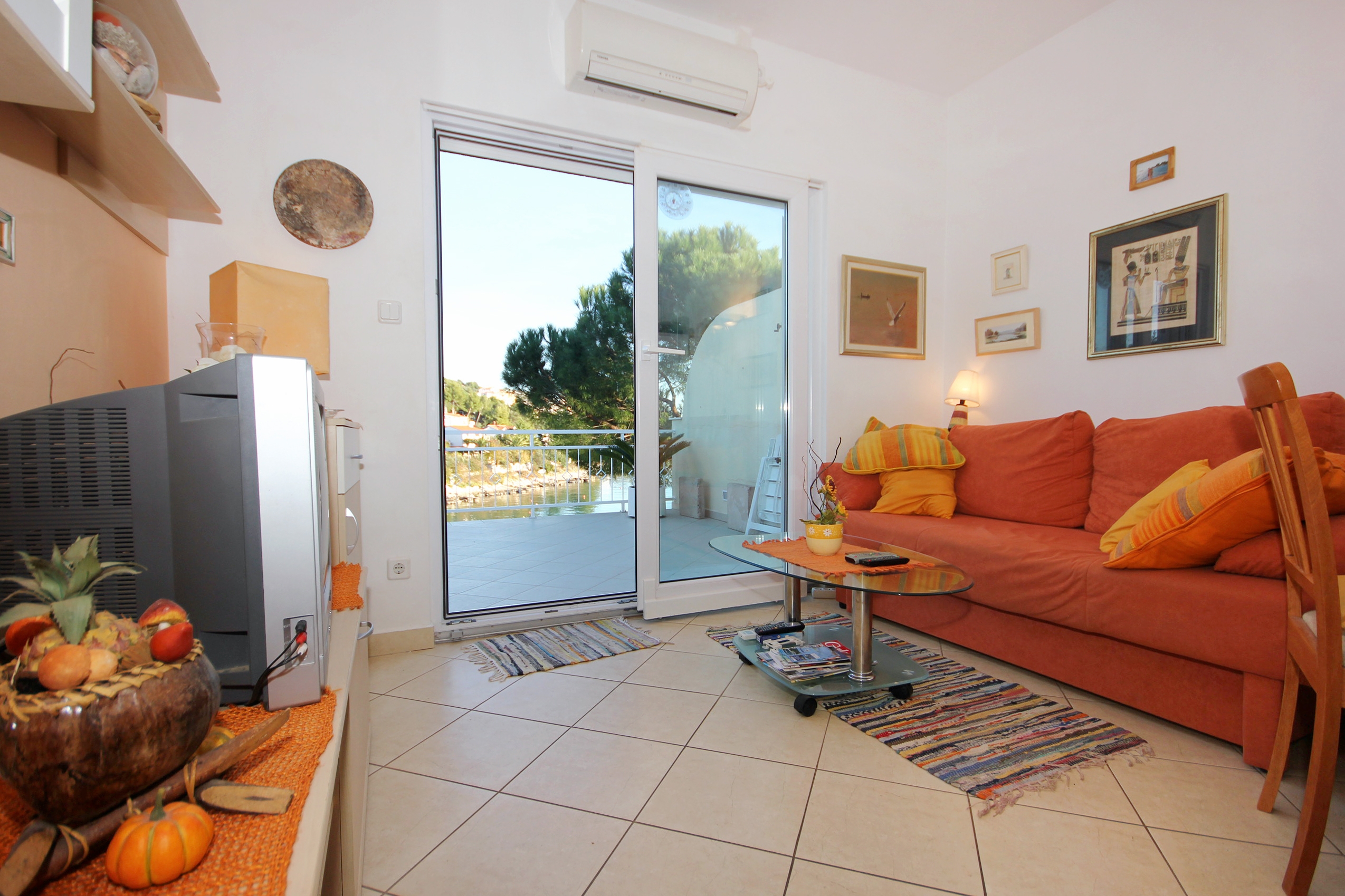 Two bedroom apartment near beach Mavarštica, Čiovo (A-9432-a) Two bedroom apartment near beach Mavarštica, Čiovo (A-9432-a)