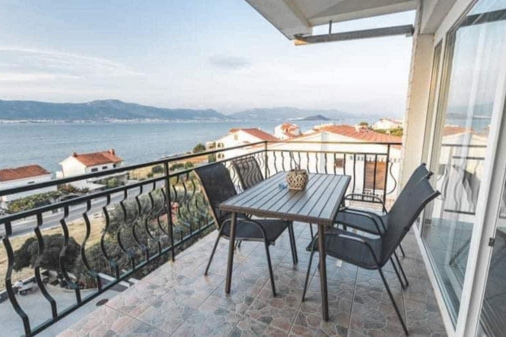 Two bedroom apartment with terrace and sea view Slatine, Čiovo (A-9433-a)