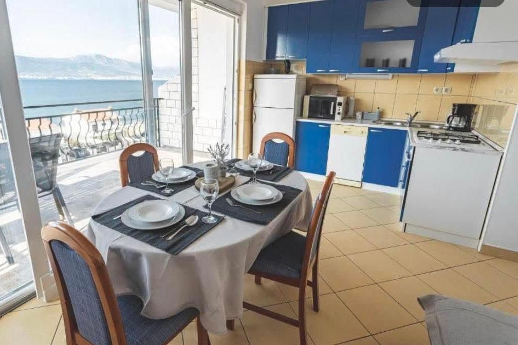 Two bedroom apartment with terrace and sea view Slatine, Čiovo (A-9433-b)