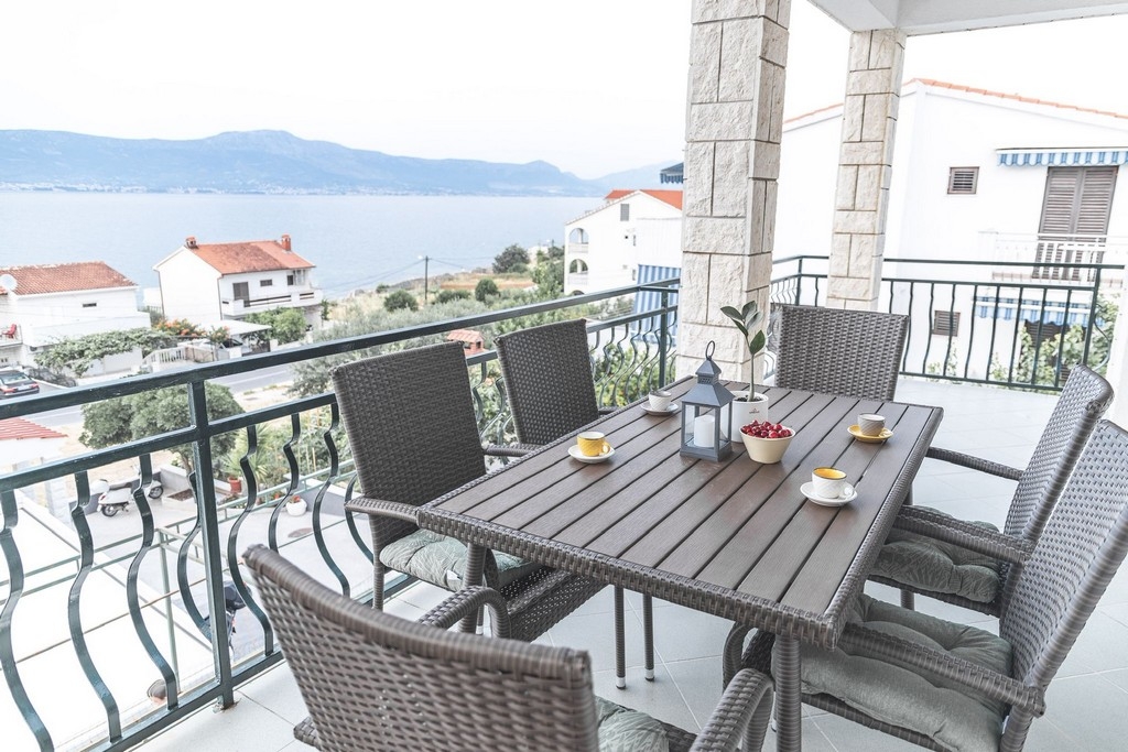 Three bedroom apartment with terrace and sea view Slatine, Čiovo (A-9433-c)