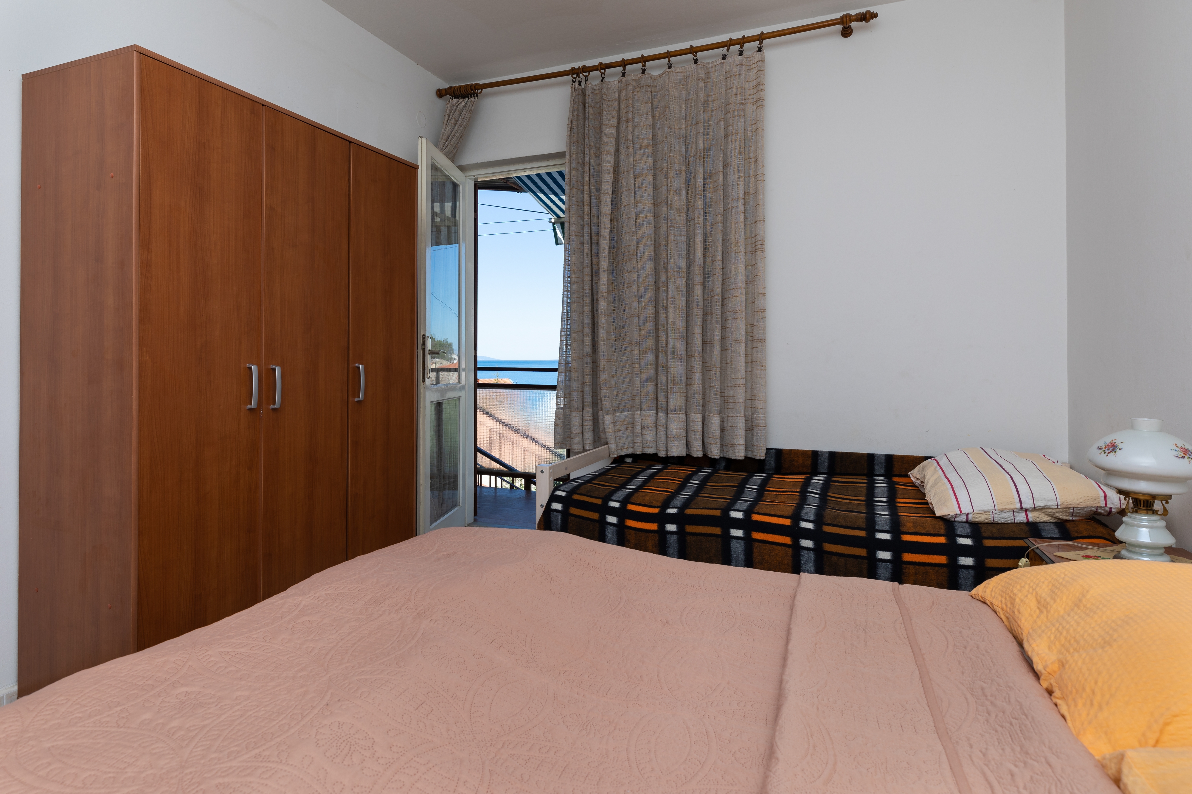 Two bedroom apartment with balcony and sea view Sumpetar, Omiš  A-a