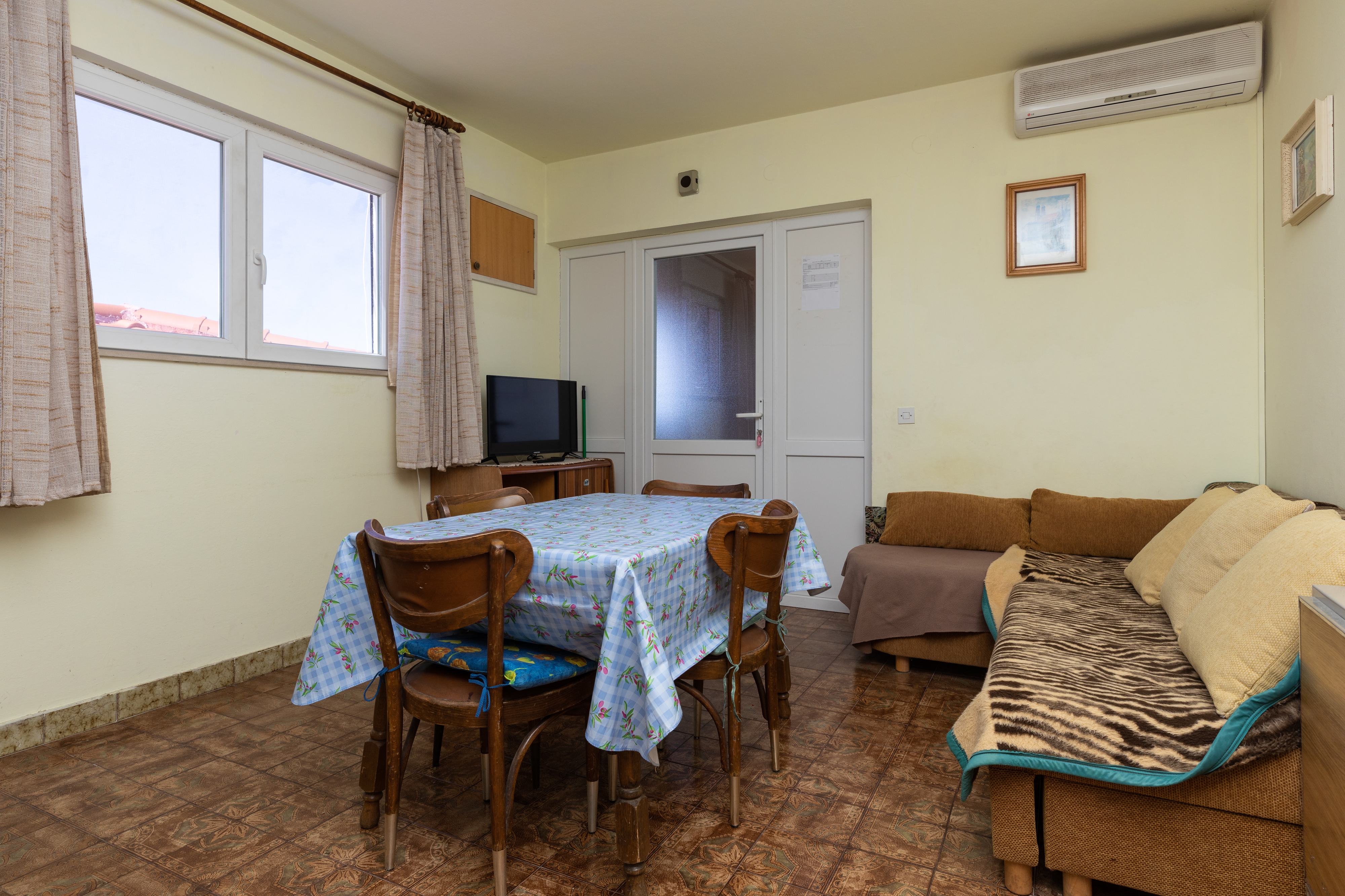 Two bedroom apartment with balcony and sea view Sumpetar, Omiš  A-a