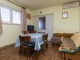 Dining room Sumpetar, Dining room in the apartment, air condition available and WiFi.