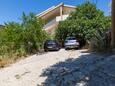 Parking lot Sumpetar, Omiš, Parking lot 9436 - Apartments with pebble beach.