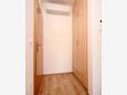 Hallway Duće, Hallway in the apartment, air condition available and WiFi.