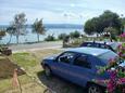 Parking lot Duće, Omiš, Parking lot 944 - Apartments near sea with sandy beach.