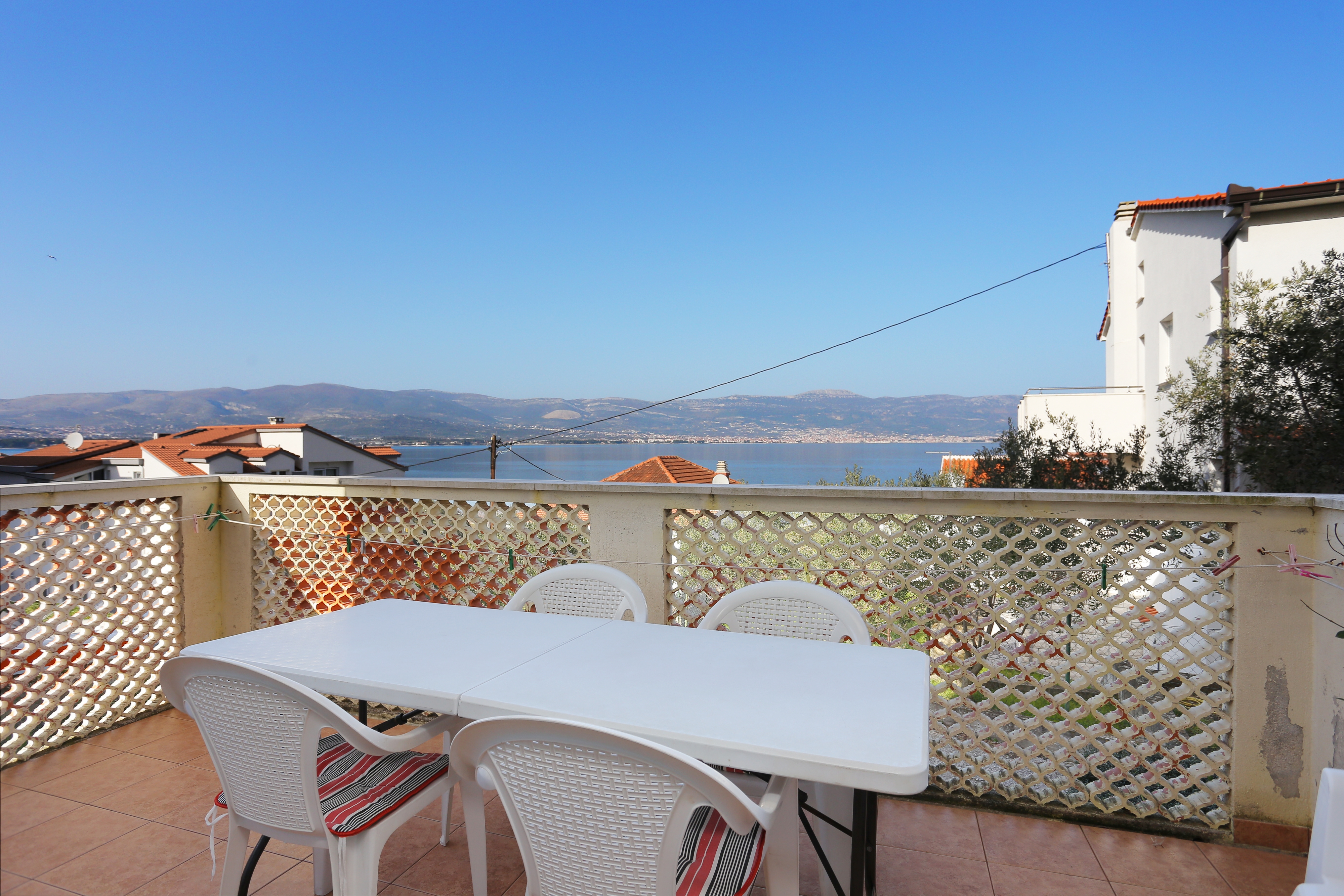 Two bedroom apartment with terrace and sea view Slatine, Čiovo  A-a
