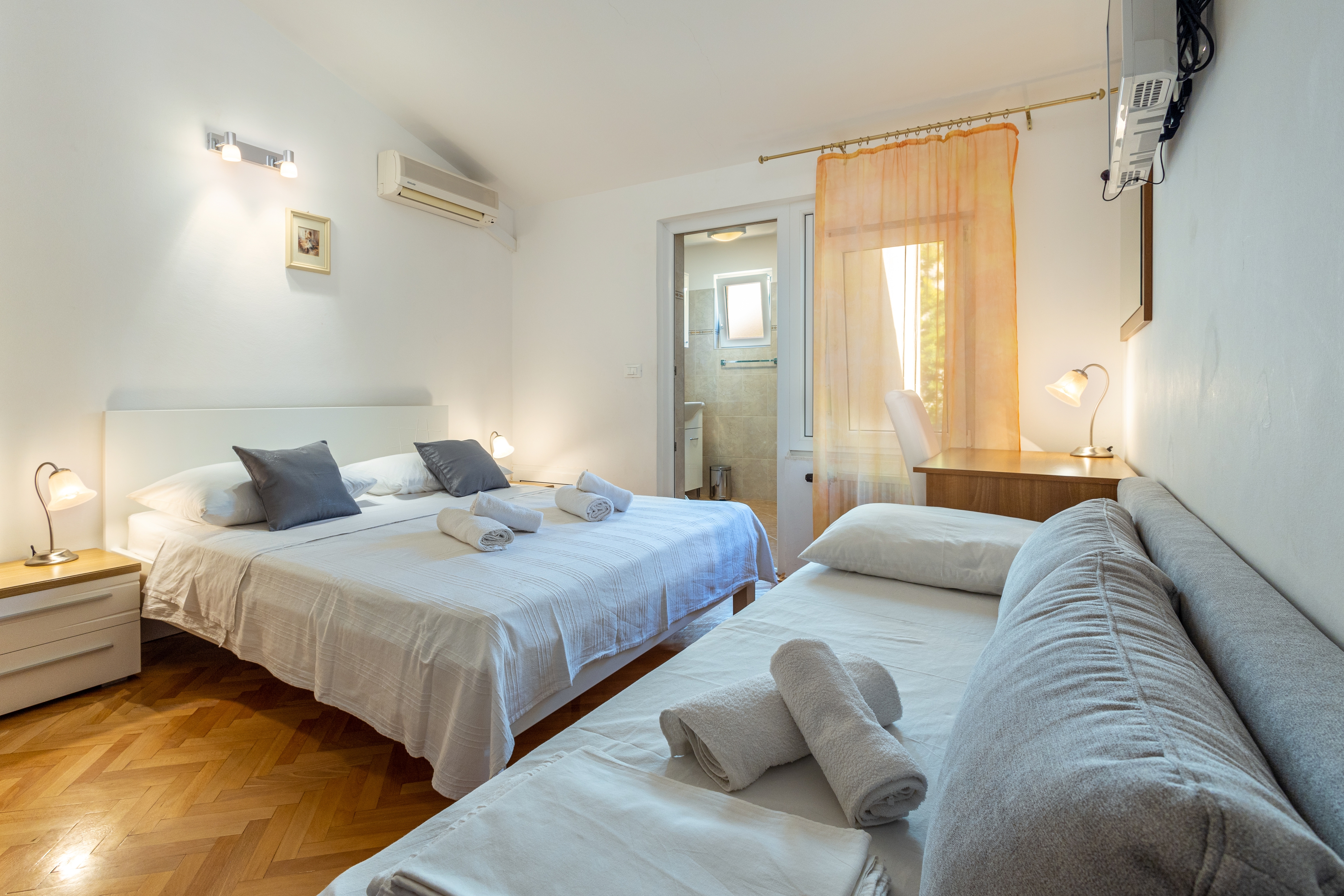 Three bedroom apartment with terrace and sea view Duće, Omiš  A-a