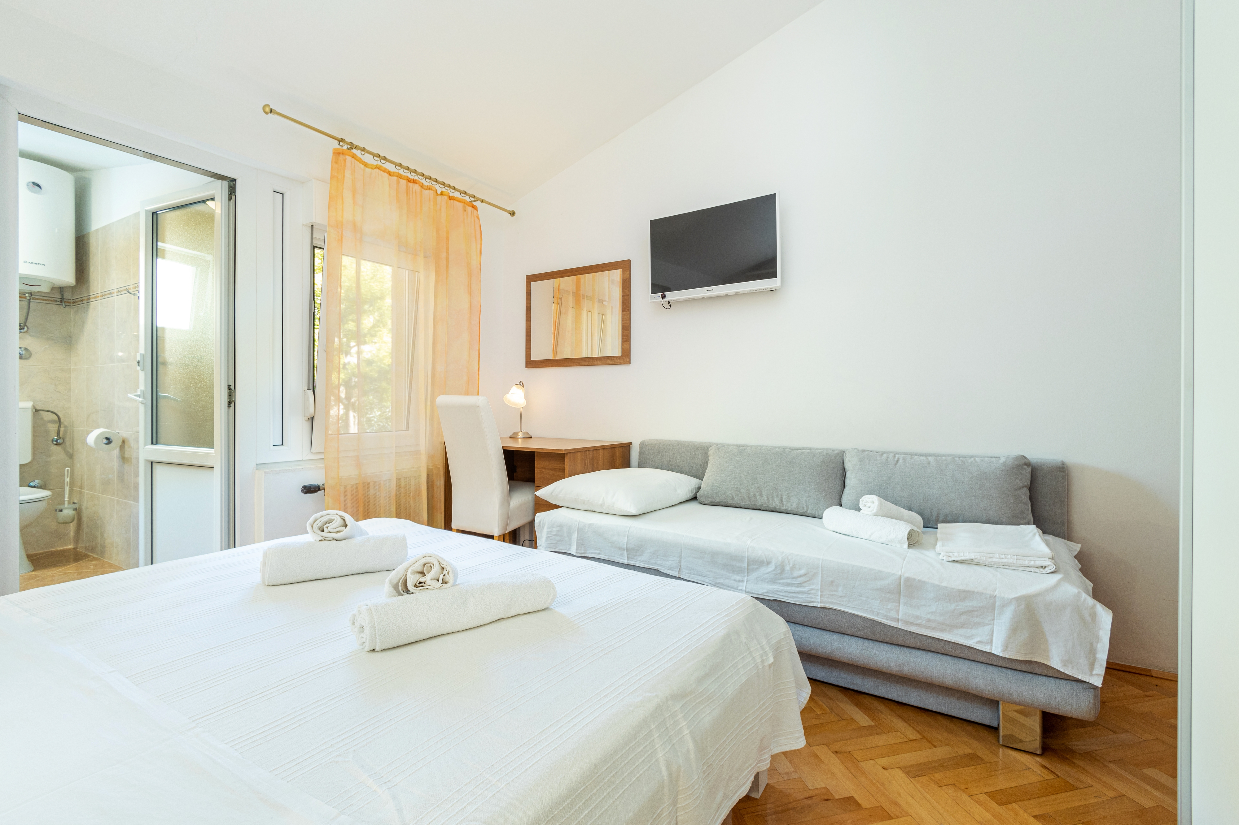 Three bedroom apartment with terrace and sea view Duće, Omiš  A-a