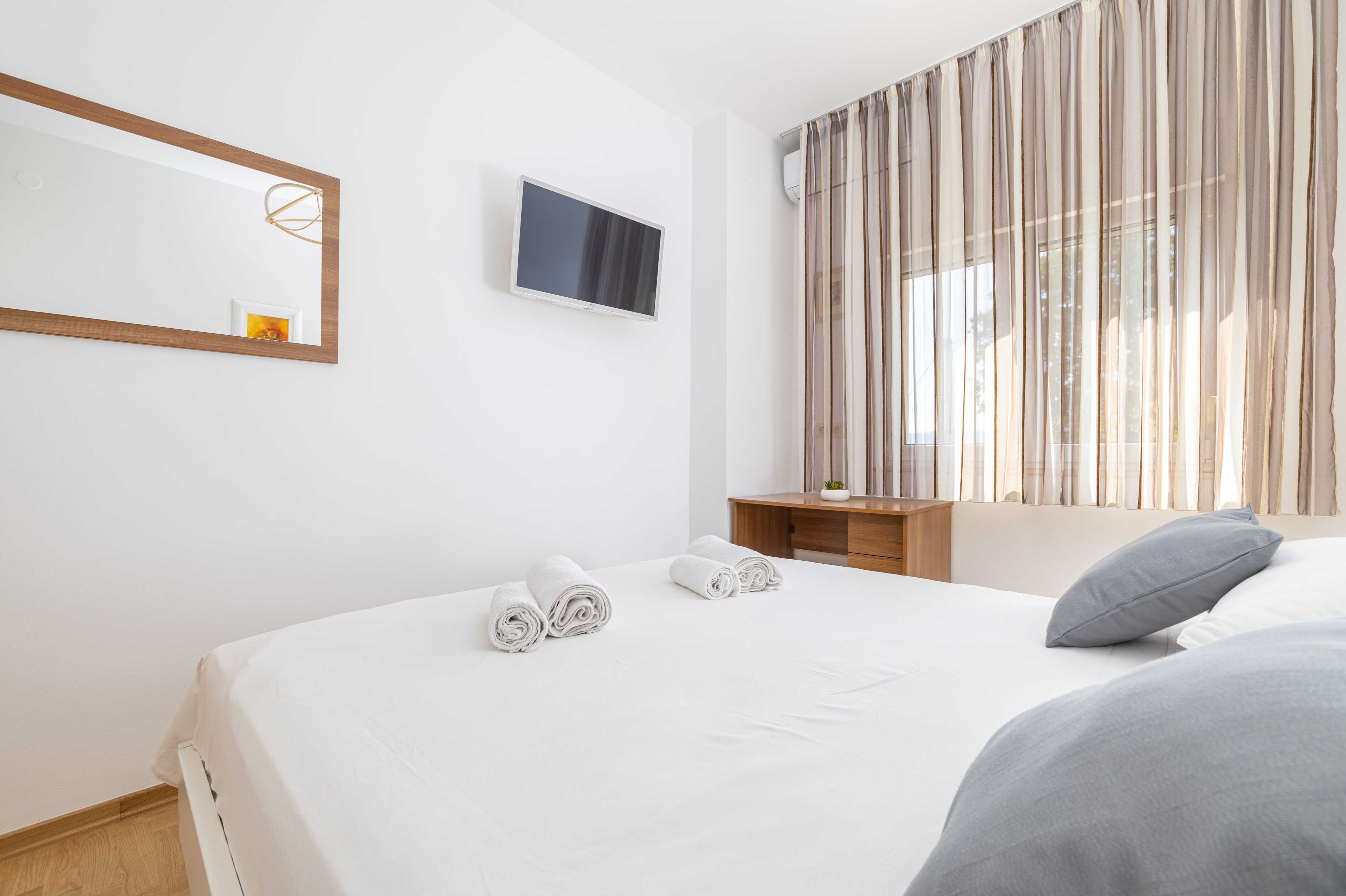 Two bedroom apartment with balcony and sea view Duće, Omiš  A-b