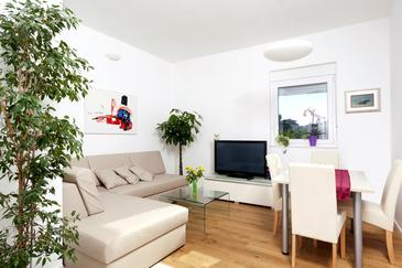 Living room Podstrana, Living room in the apartment, dopusteni kucni ljubimci i WIFI.