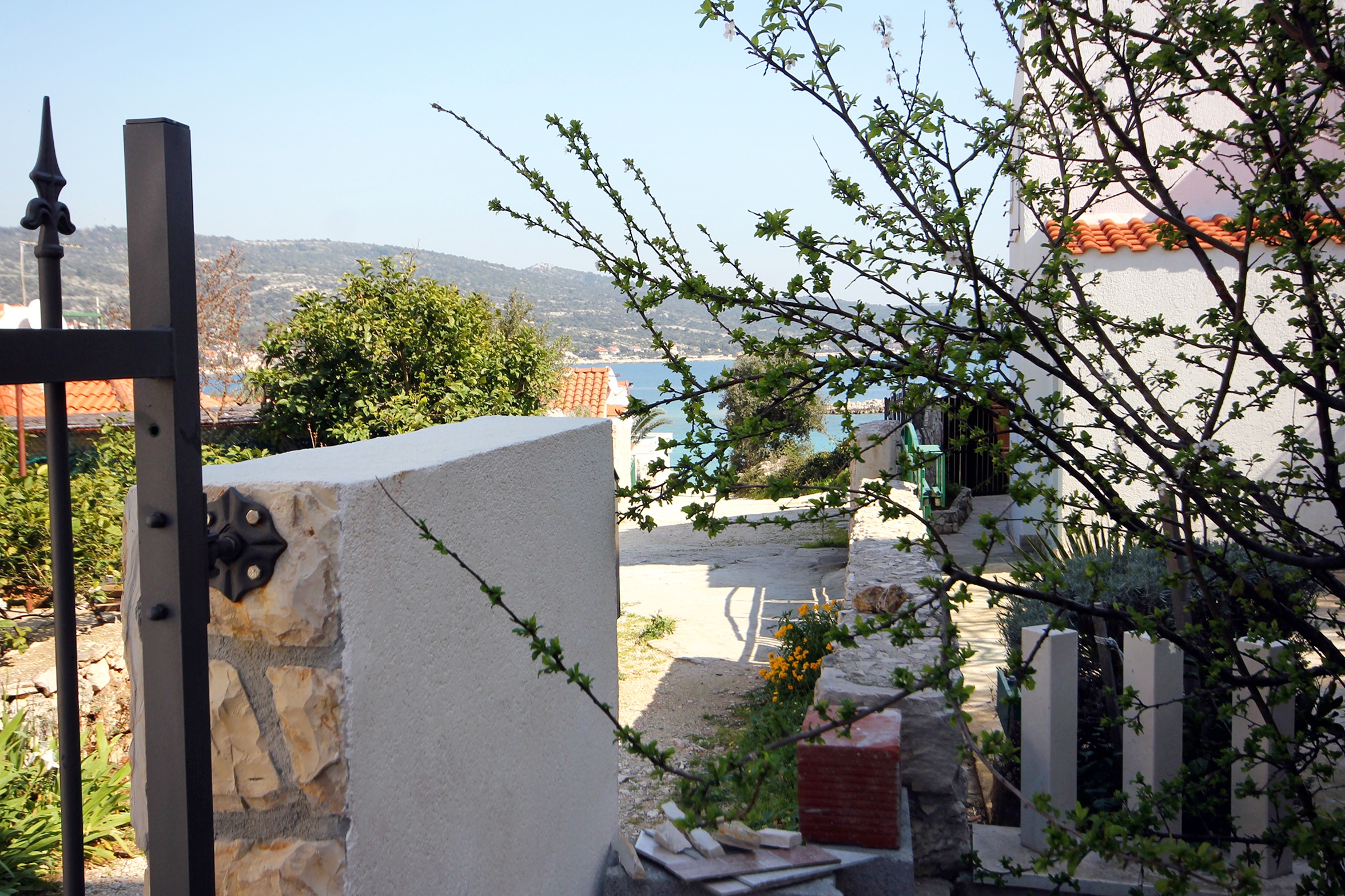 Two bedroom apartment near beach Sevid, Trogir  A-b