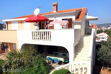 Sevid, Trogir, Szálláshely 9468 - Apartmanok a tenger közelében kavicsos stranddal.