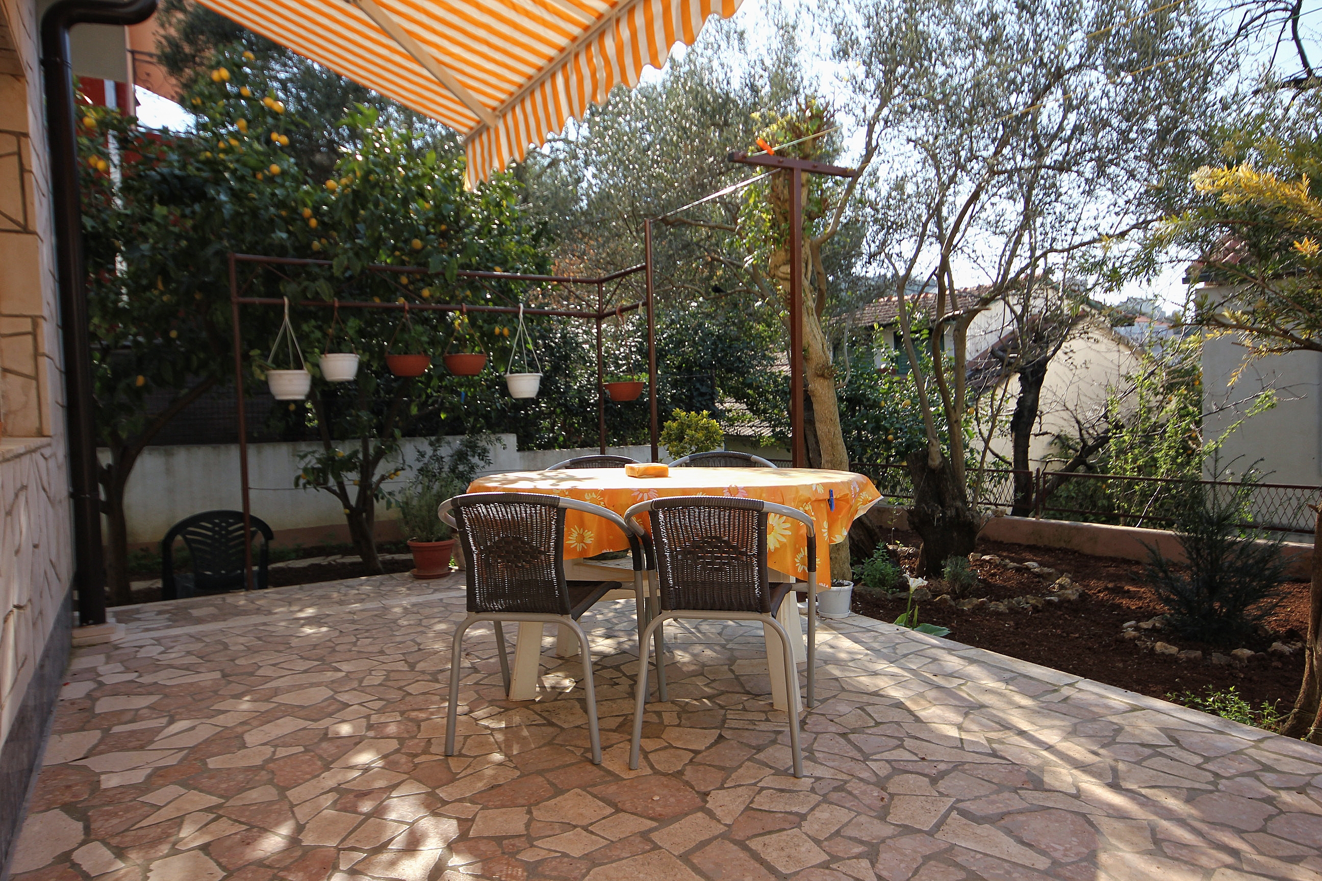 Two bedroom apartment with terrace Okrug Gornji, Čiovo  A-b