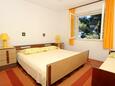 Спальня 2 Lumbarda, Спальня 2 в размещении типа apartment, WiFi.