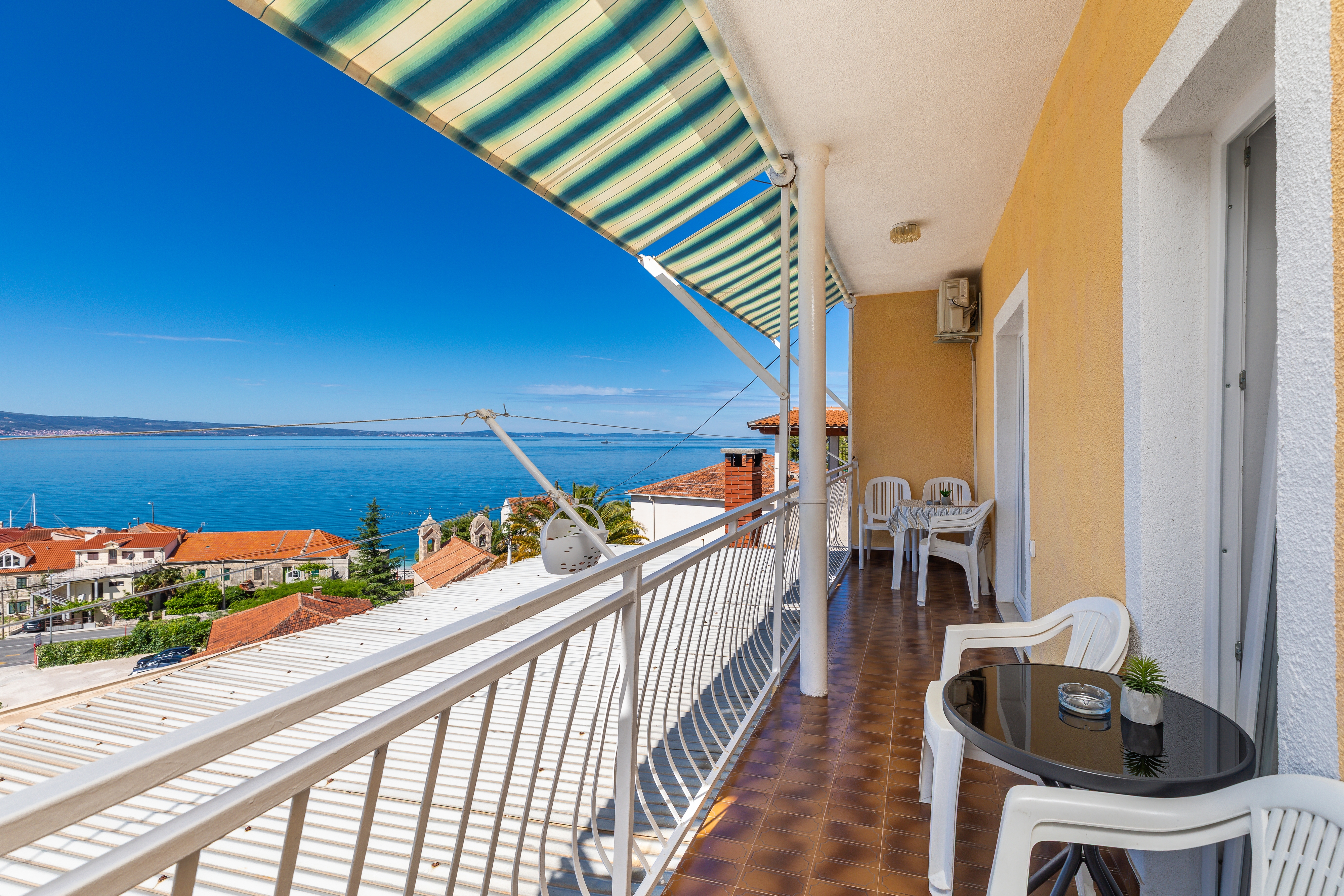 Three bedroom apartment with balcony and sea view Sumpetar, Omiš  A-a