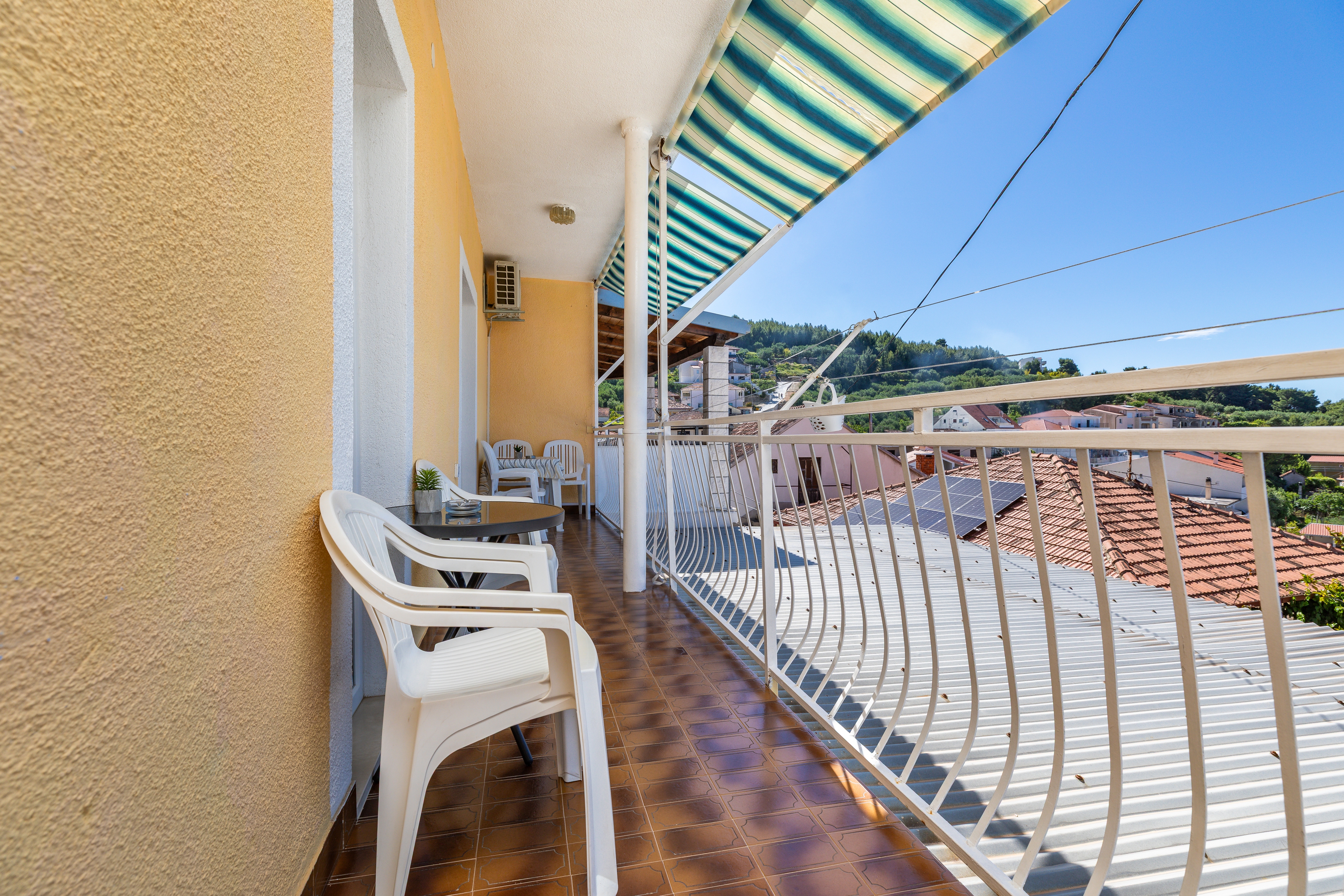 Three bedroom apartment with balcony and sea view Sumpetar, Omiš  A-a