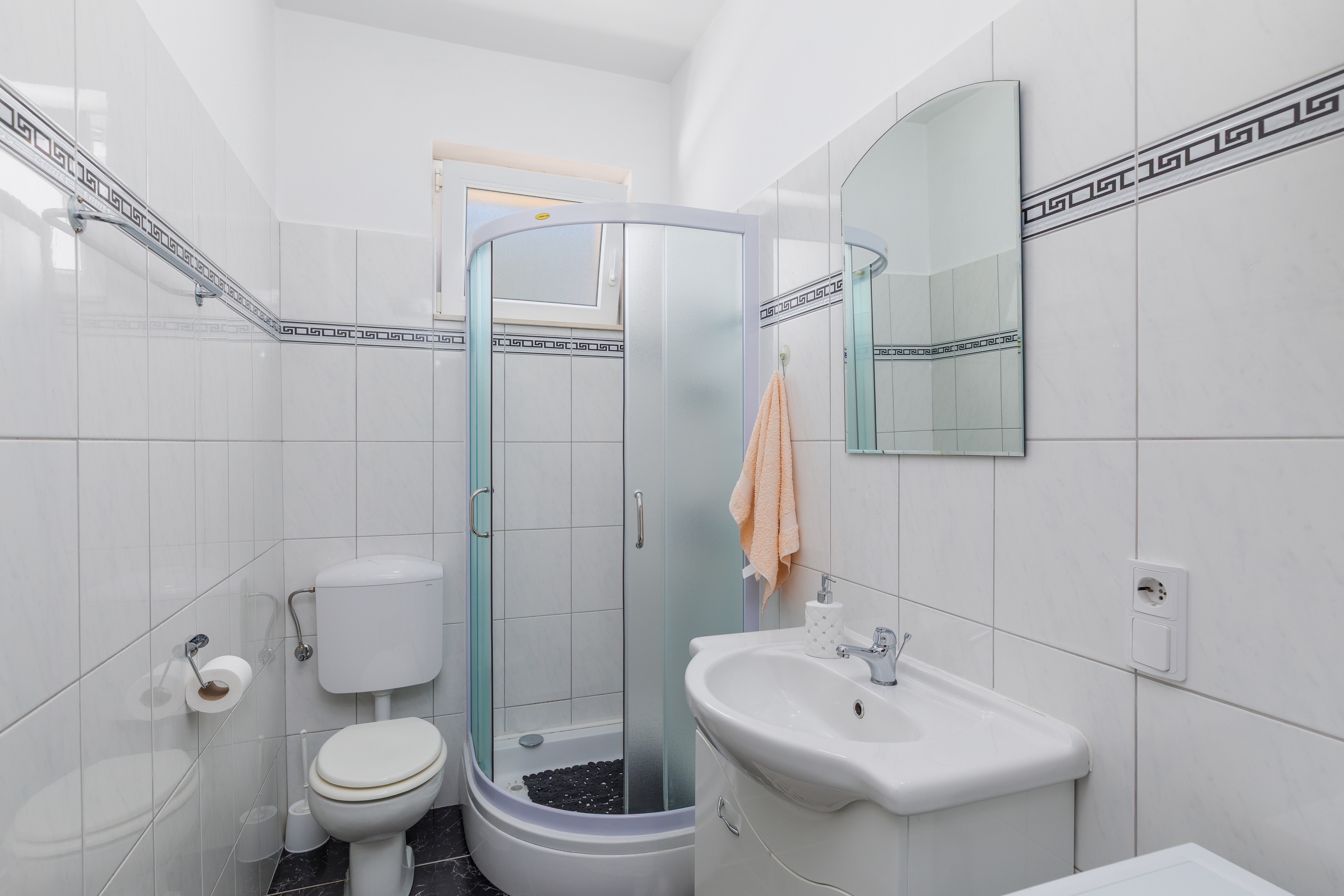 Three bedroom apartment with balcony and sea view Sumpetar, Omiš  A-a