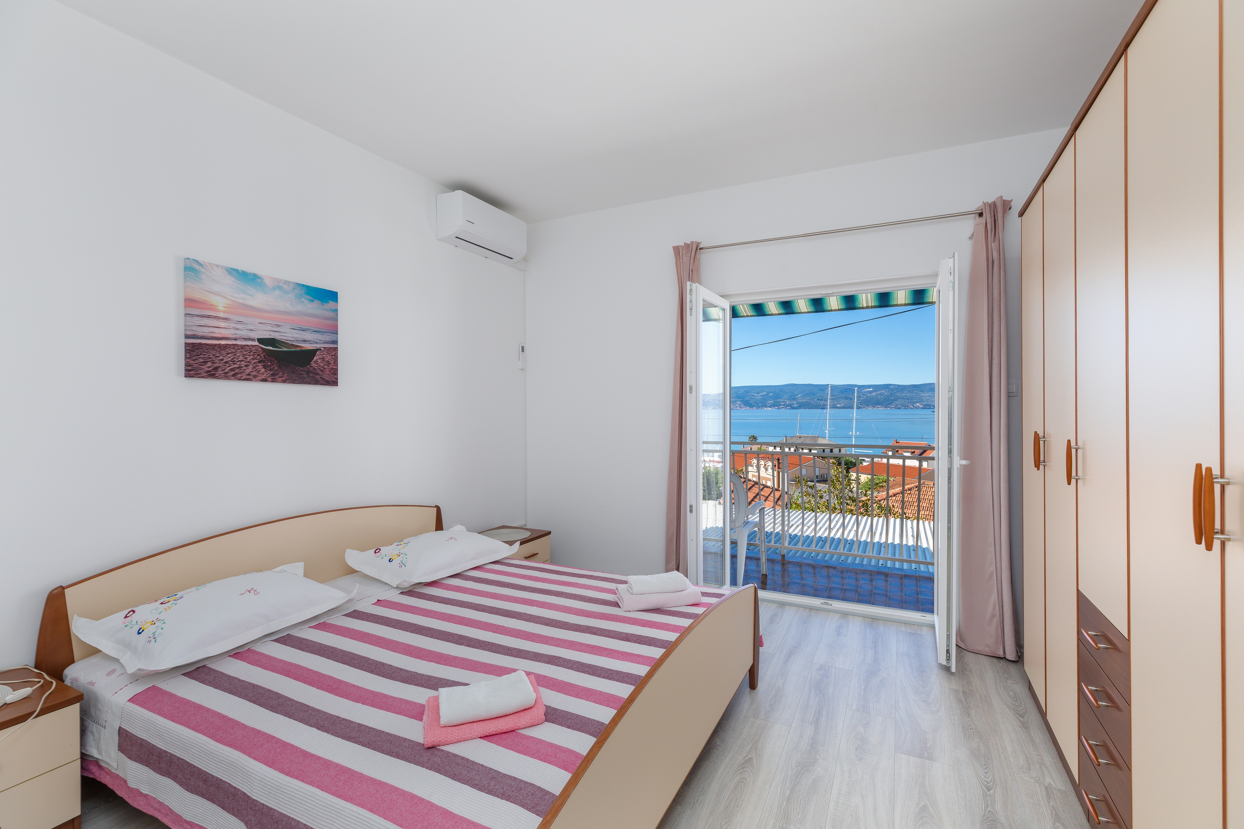 Three bedroom apartment with balcony and sea view Sumpetar, Omiš  A-a