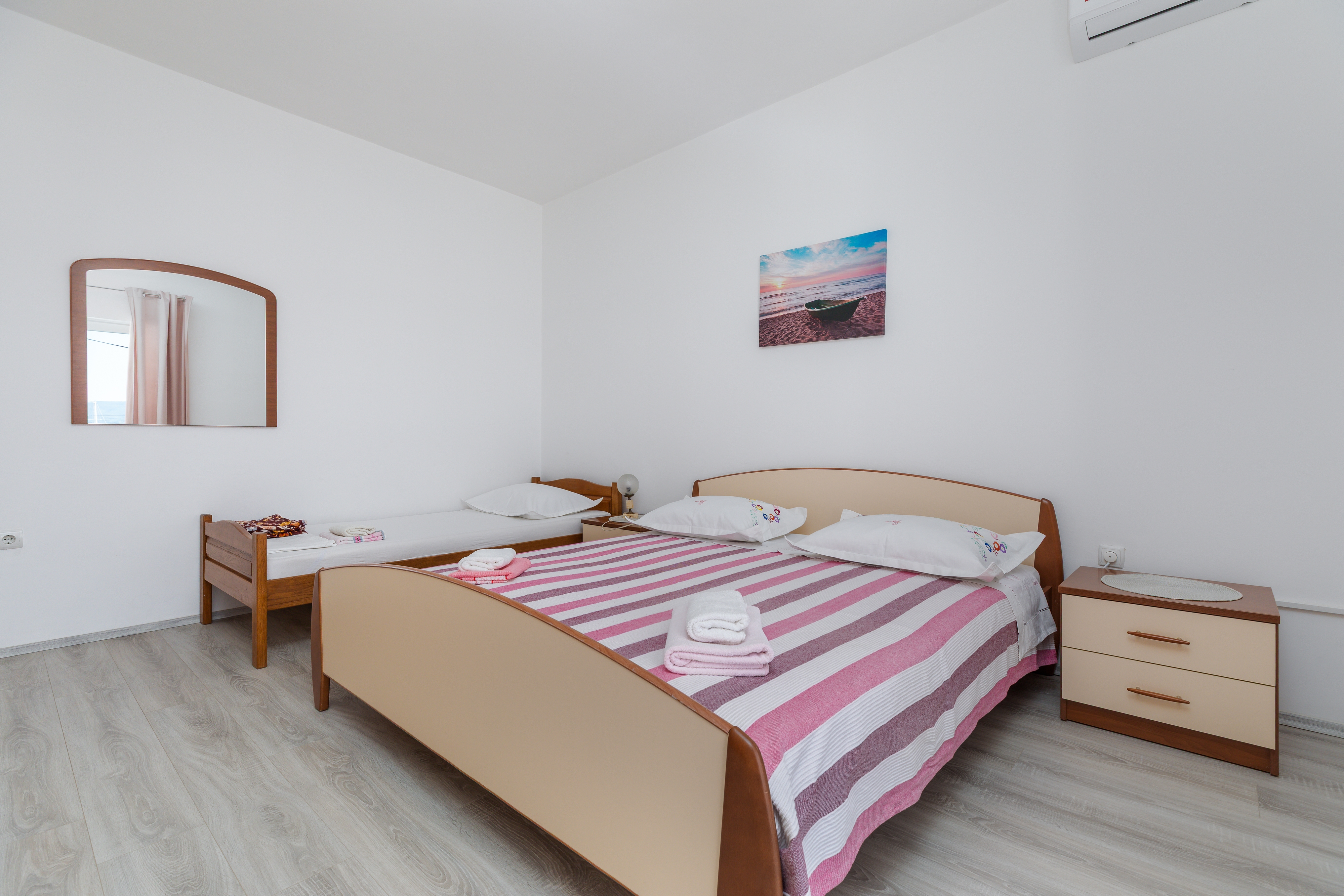 Three bedroom apartment with balcony and sea view Sumpetar, Omiš  A-a