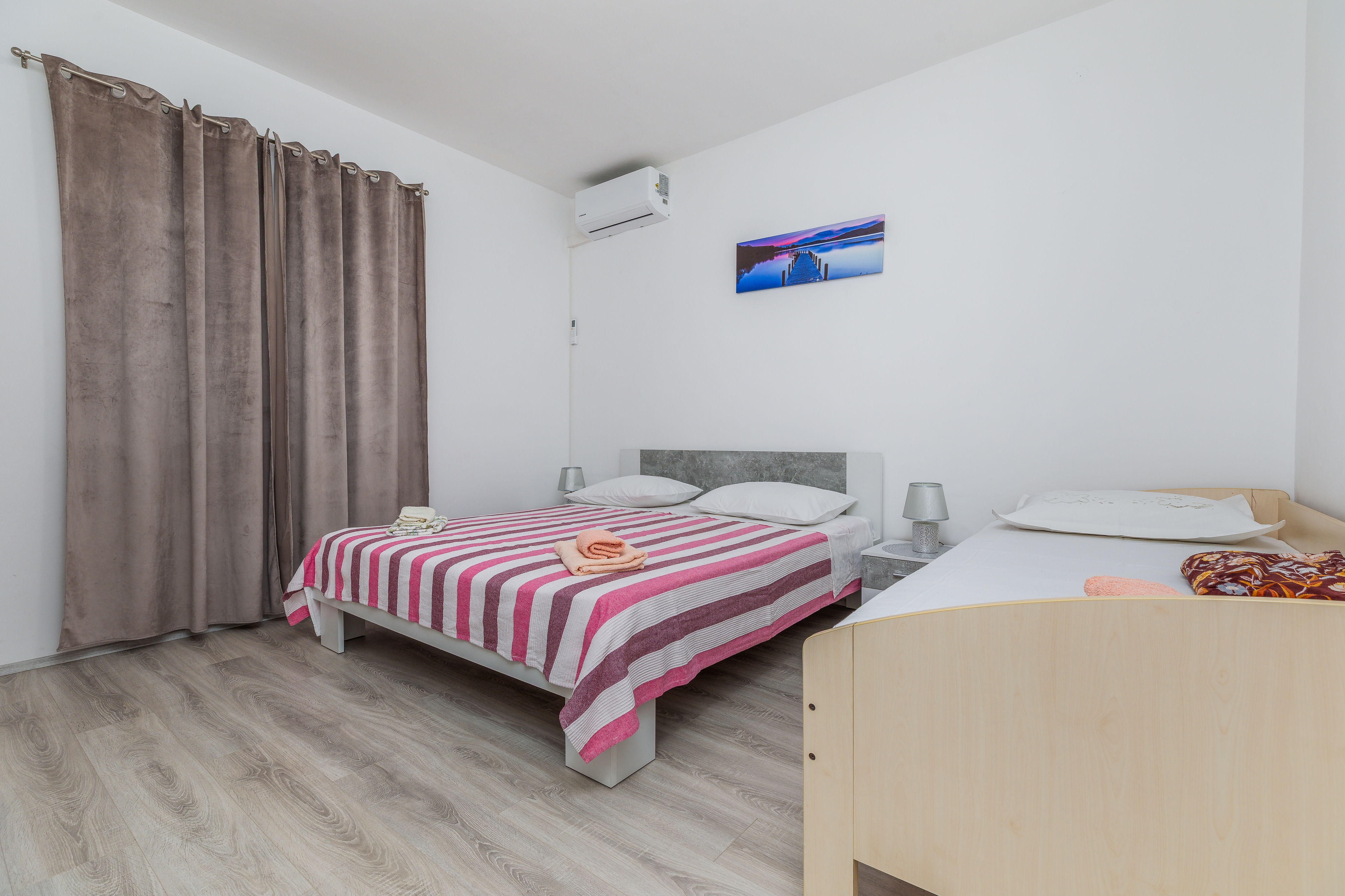 Three bedroom apartment with balcony and sea view Sumpetar, Omiš  A-a