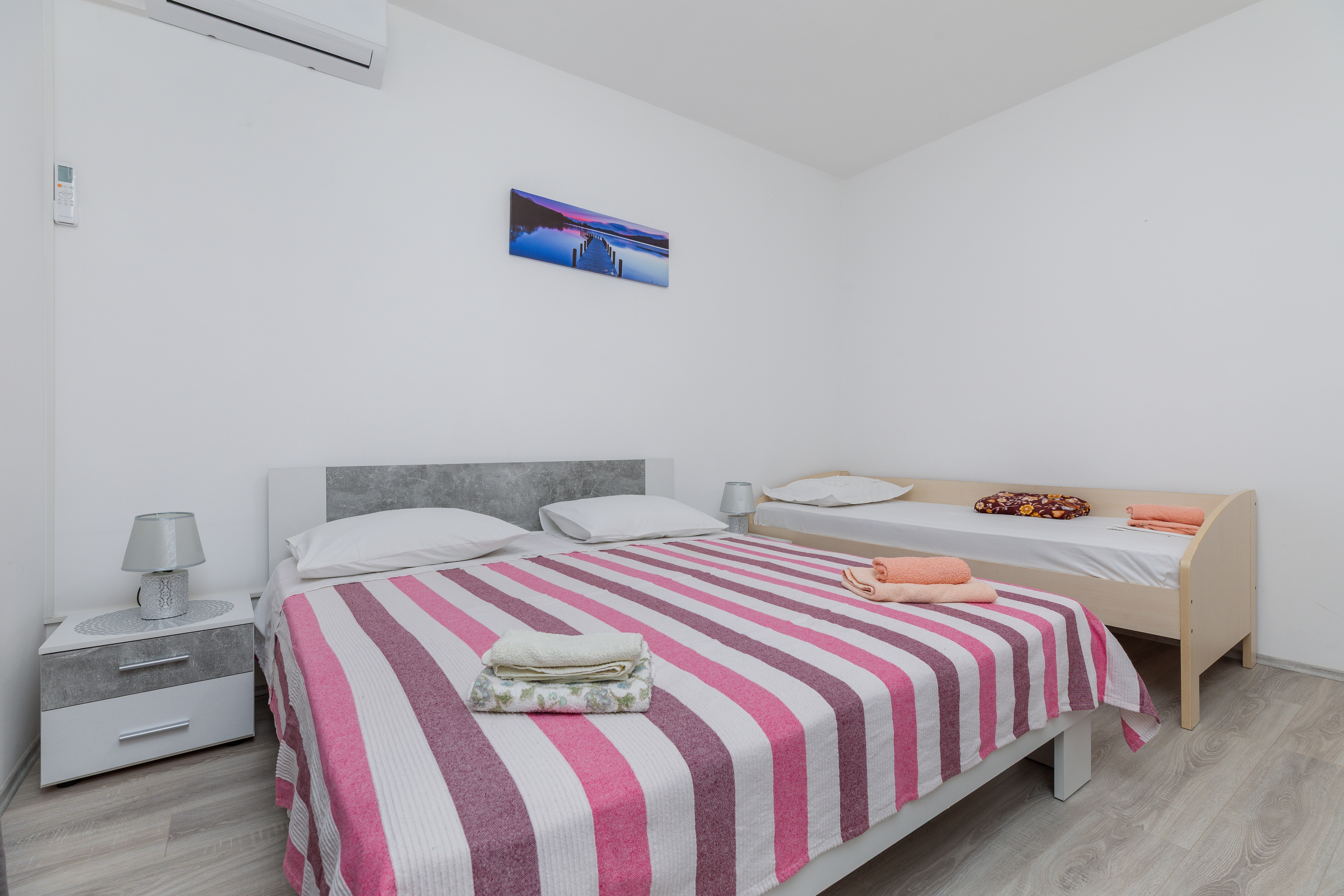 Three bedroom apartment with balcony and sea view Sumpetar, Omiš  A-a
