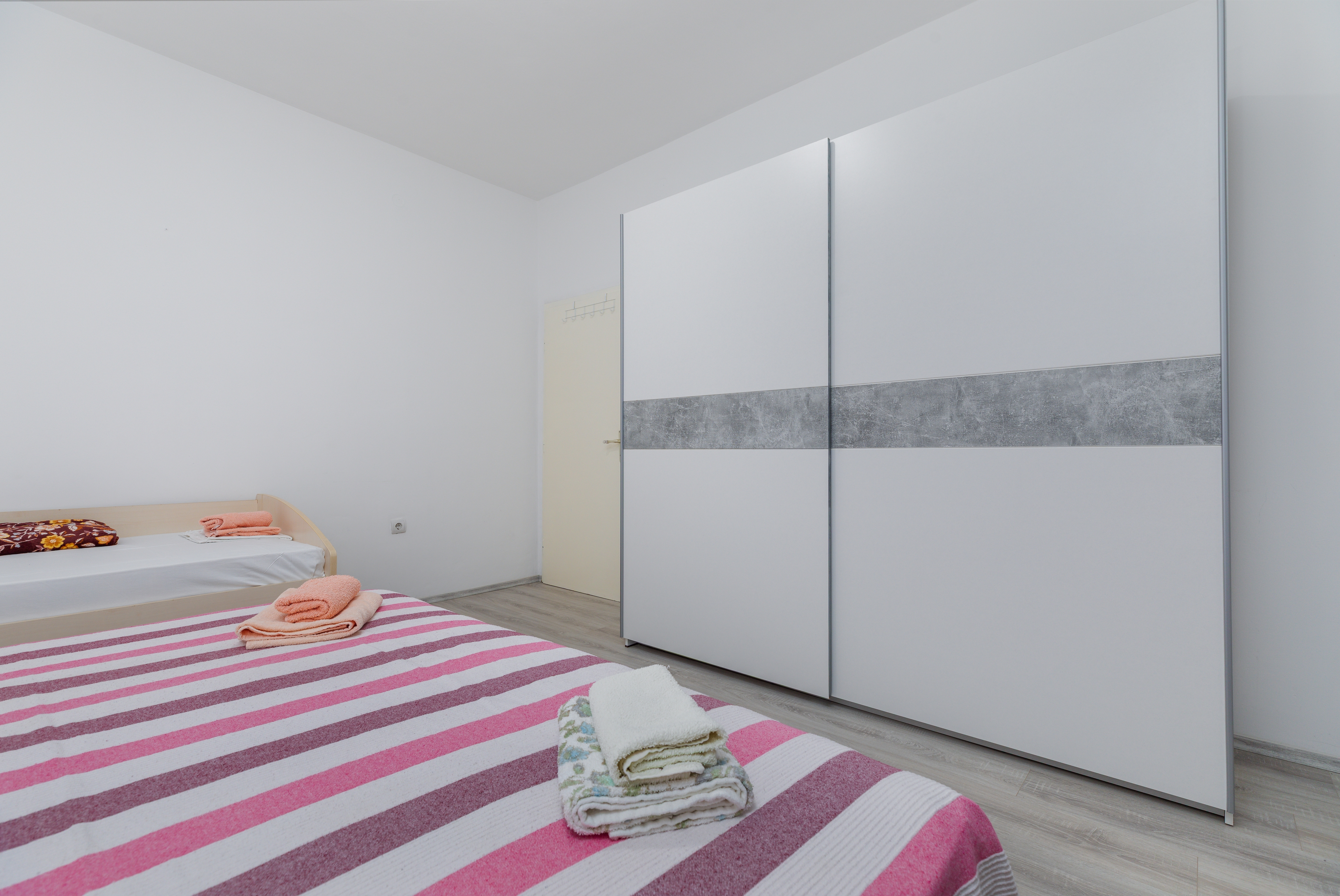 Three bedroom apartment with balcony and sea view Sumpetar, Omiš  A-a