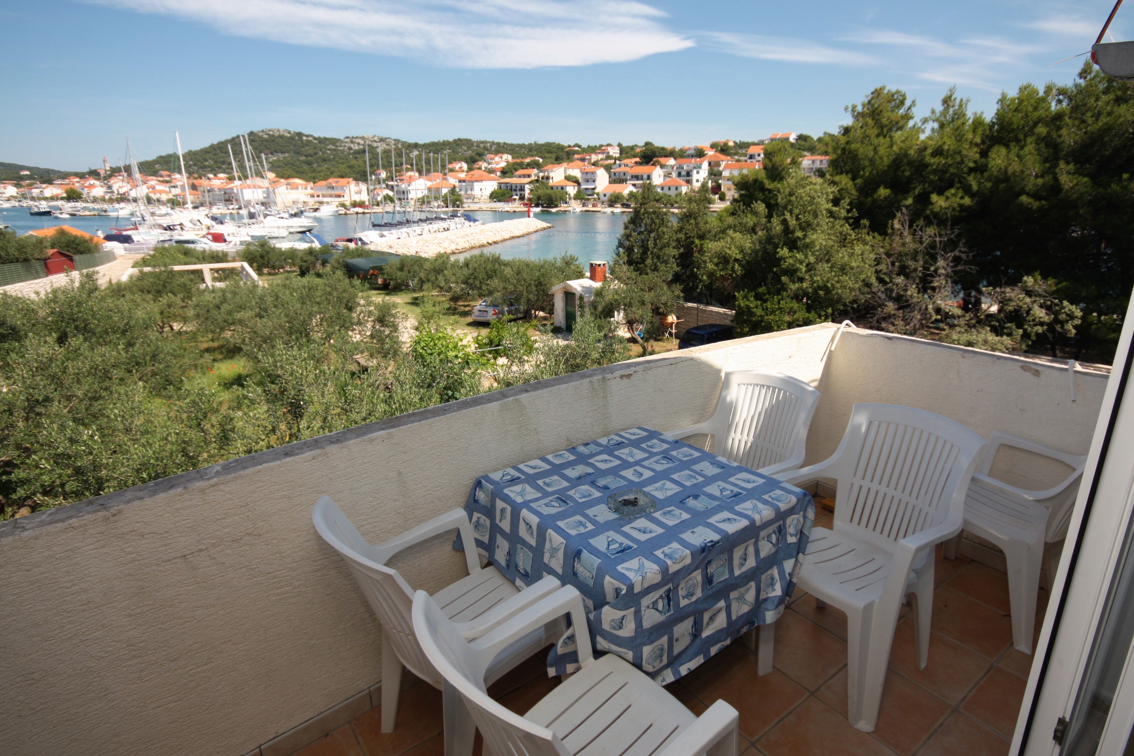 Two bedroom apartment with balcony and sea view Jezera, Murter  A-c