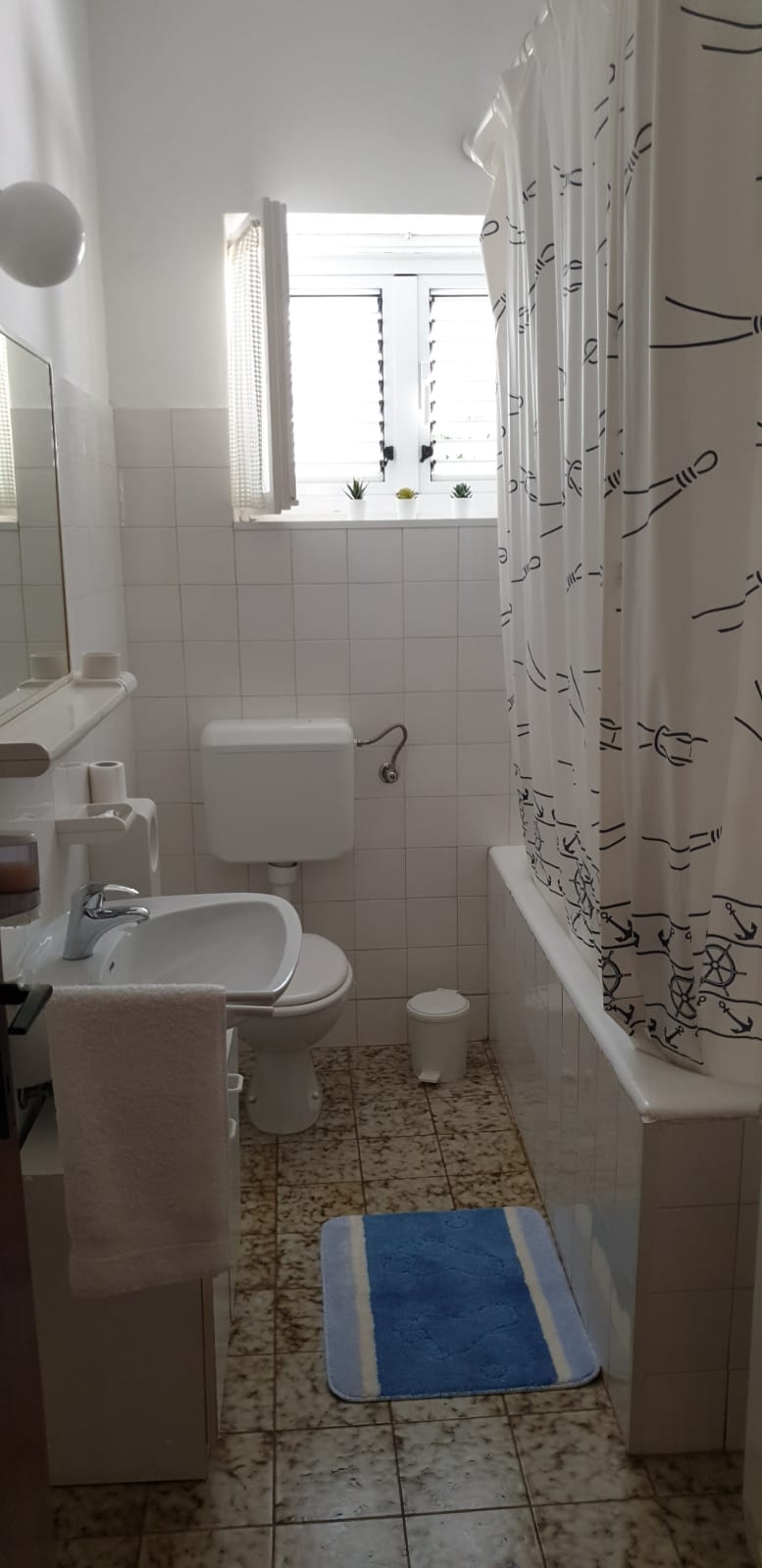 Two bedroom house with terrace and sea view Nemira, Omiš  K