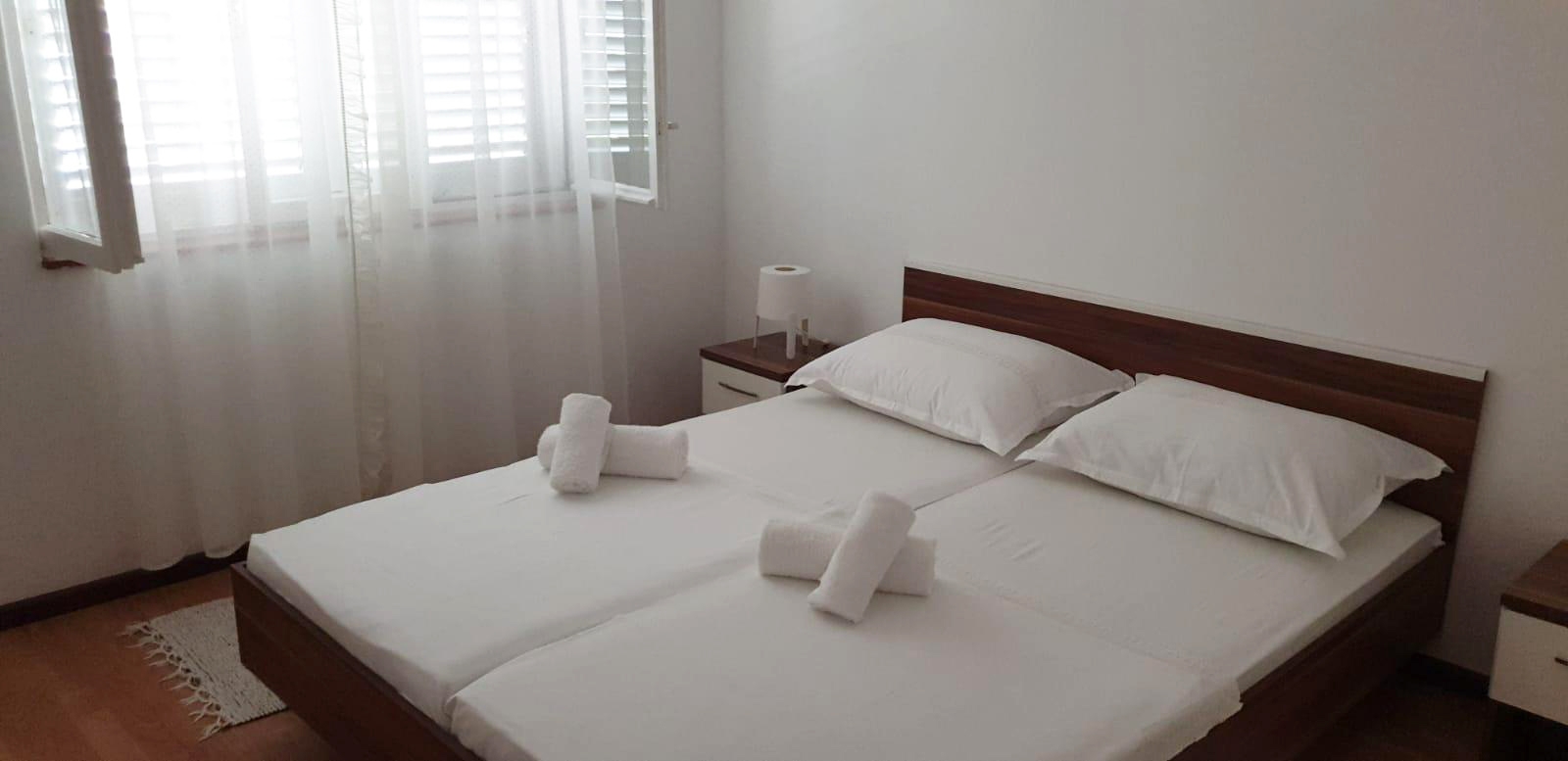 Two bedroom house with terrace and sea view Nemira, Omiš  K