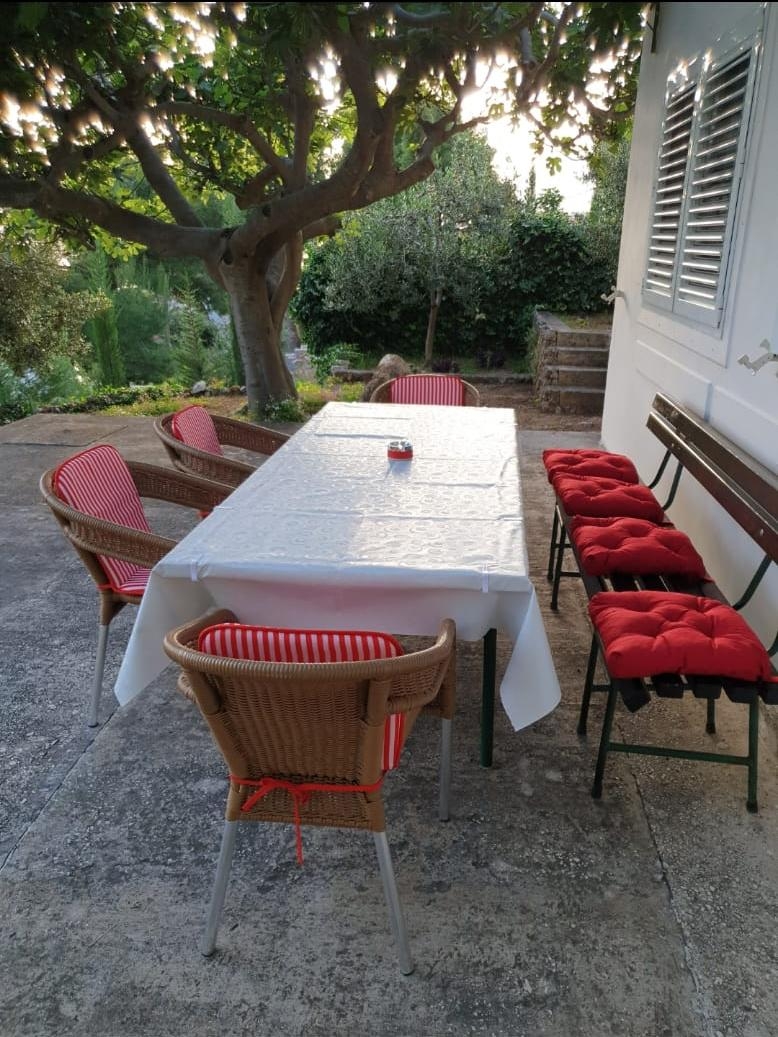 Two bedroom house with terrace and sea view Nemira, Omiš  K