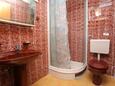 Bathroom 1 Makarska, Bathroom 1 in the apartment, (pet friendly) and WiFi.