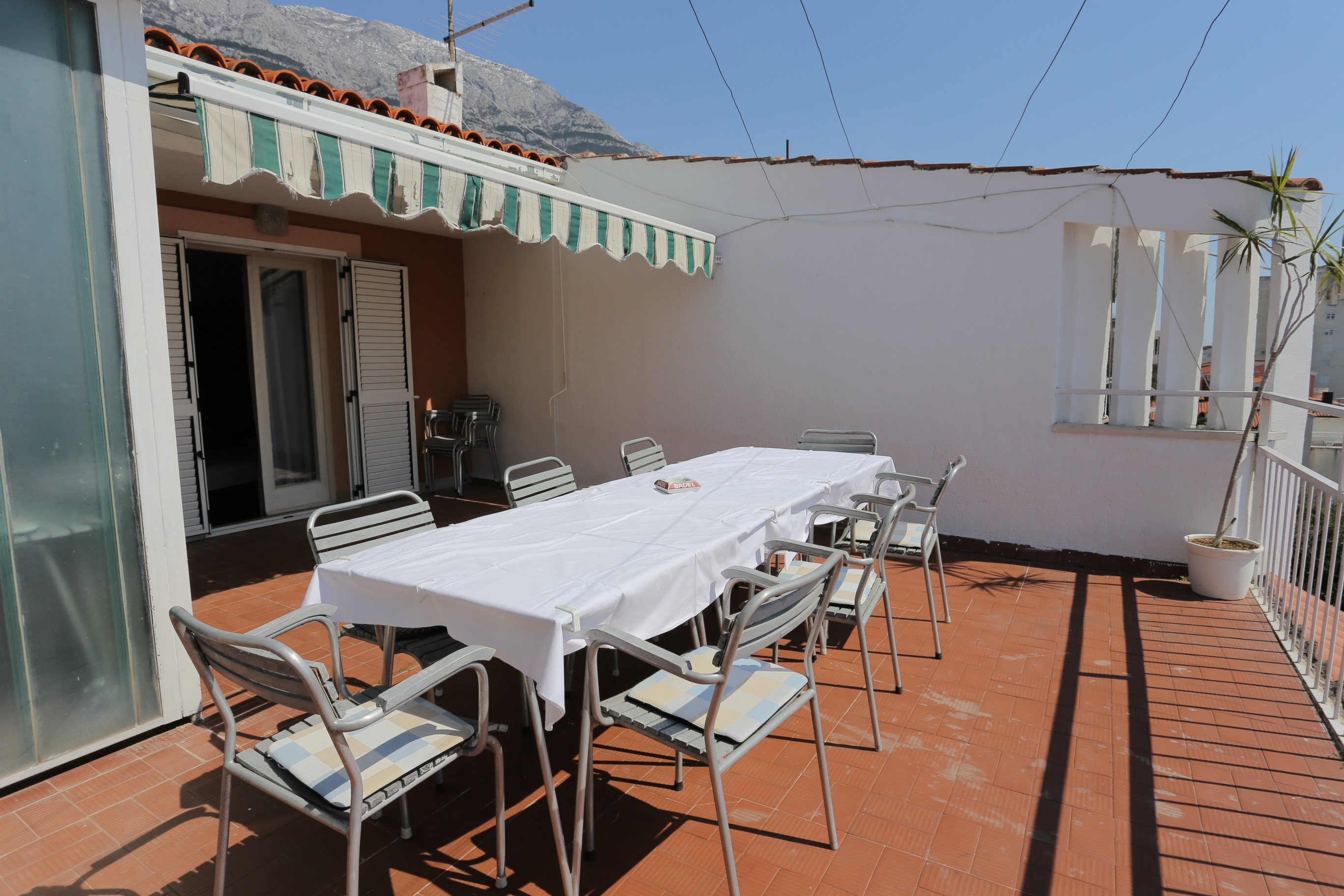 Three bedroom apartment with terrace and sea view Makarska  A-a