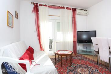 Marušići, Living room in the apartment, air condition available, (pet friendly) and WiFi.