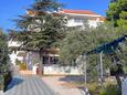 Grebaštica, Šibenik, Hébergement 965 - Appartement à proximité de la mer avec une plage de galets.