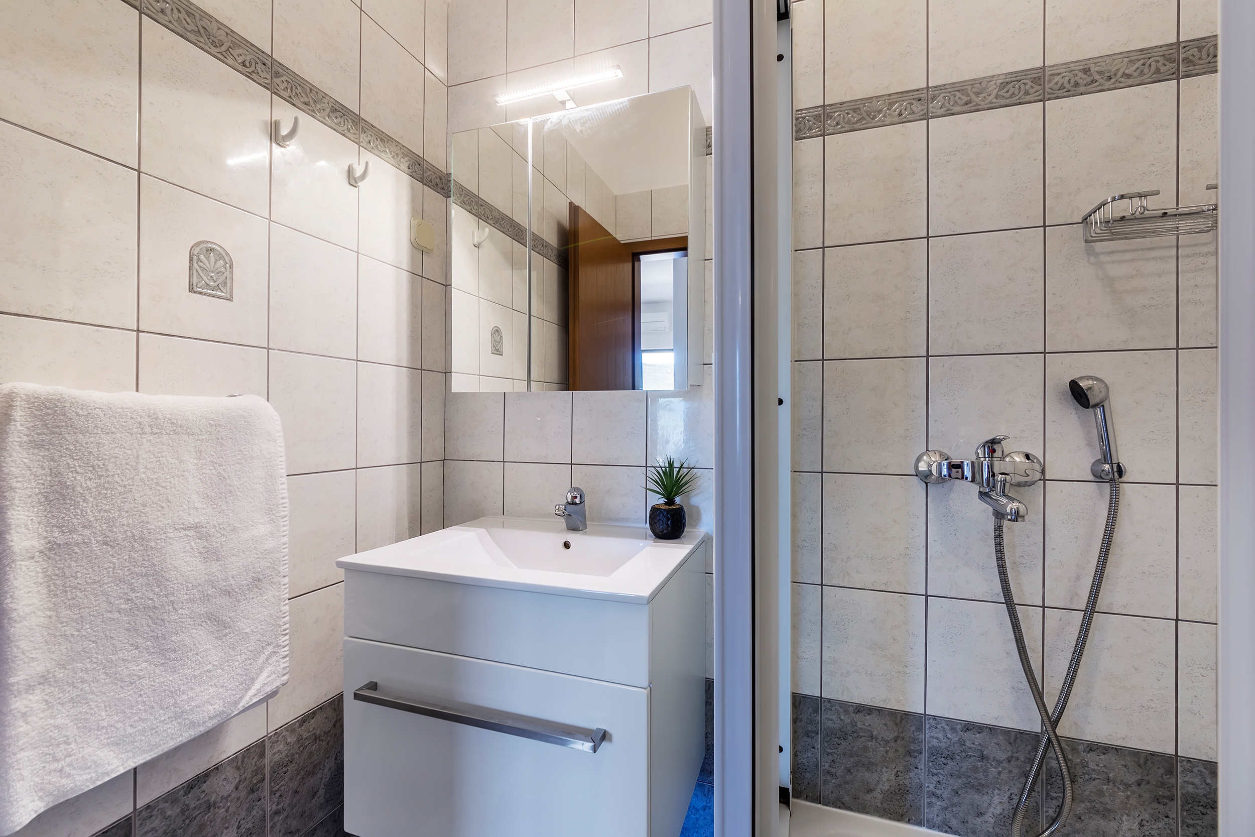 Three bedroom apartment with terrace and sea view Rabac, Labin  A-d