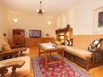 Trogir, Sala de estar in the apartment, air condition available, (pet friendly) y WiFi.