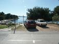 Parkiralište Trogir, Trogir, Parkiralište 9667 - Apartmani blizu mora sa šljunčanom plažom.