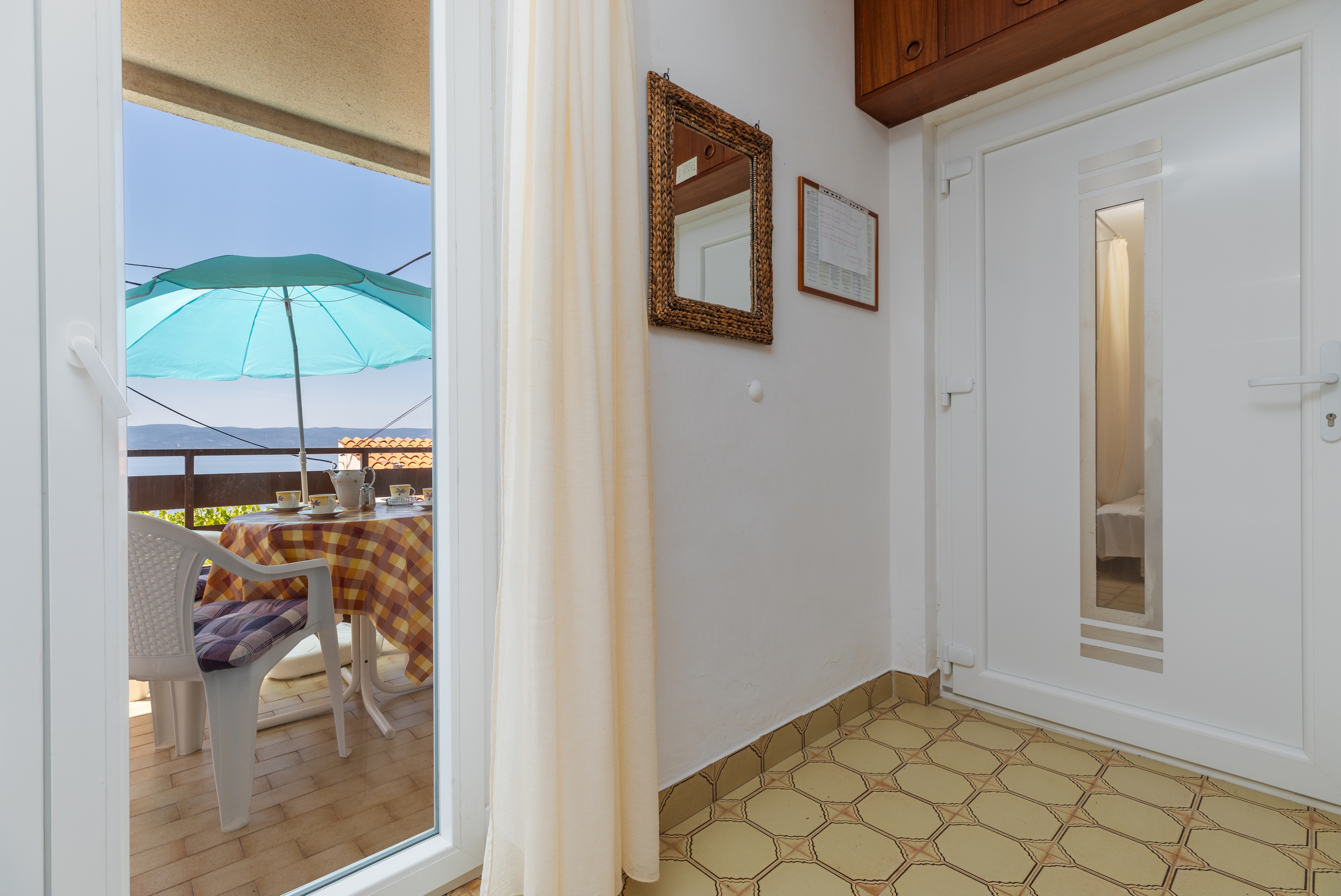 One bedroom apartment with balcony and sea view Pisak, Omiš  A-b