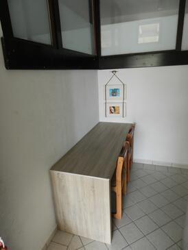 Dining room Brist, Dining room in the apartment, dopusteni kucni ljubimci i WIFI.