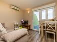 Mali Lošinj, Woonkamer in the studio-apartment, air condition available en WiFi.